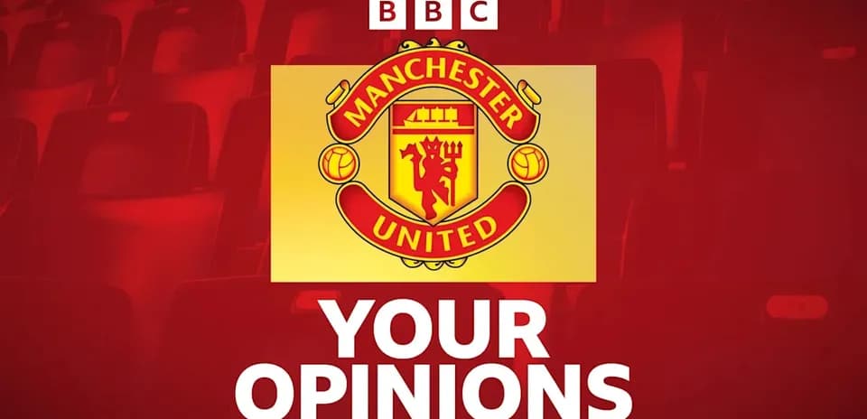Logo de Manchester United sur fond rouge