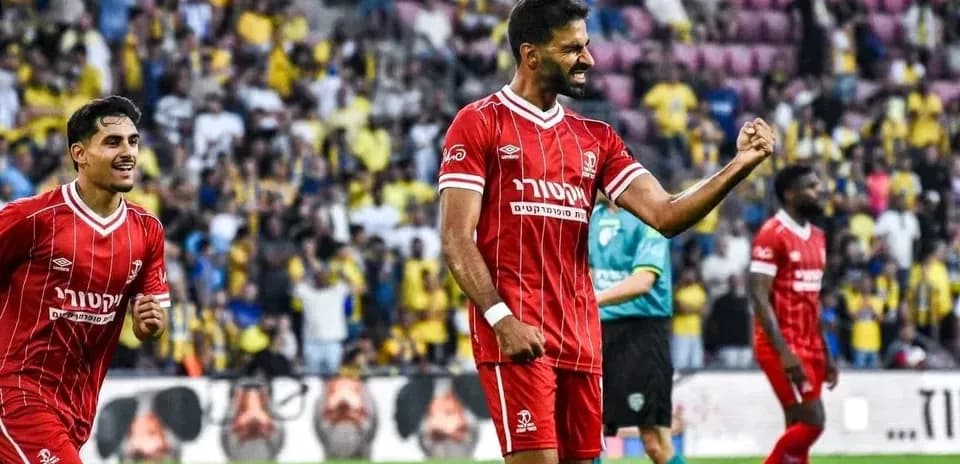 Joueurs de Hapoel Beer Sheva célébrant un but