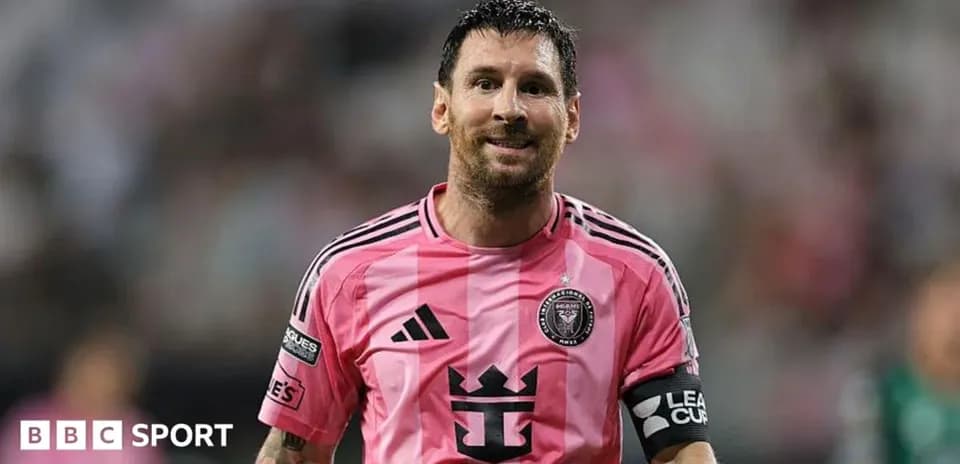 Joueur en maillot rose de l'Inter Miami sur le terrain