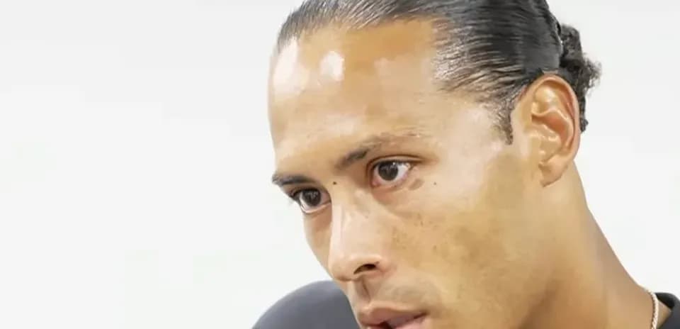 Joueur parlant lors d'une interview en studio