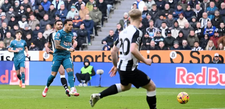 Joueurs en action lors du match Newcastle-Bournemouth