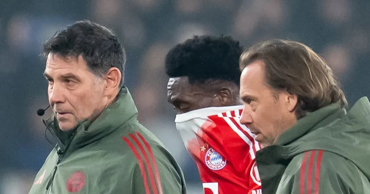Trois membres du staff de Bayern Munich sur le terrain