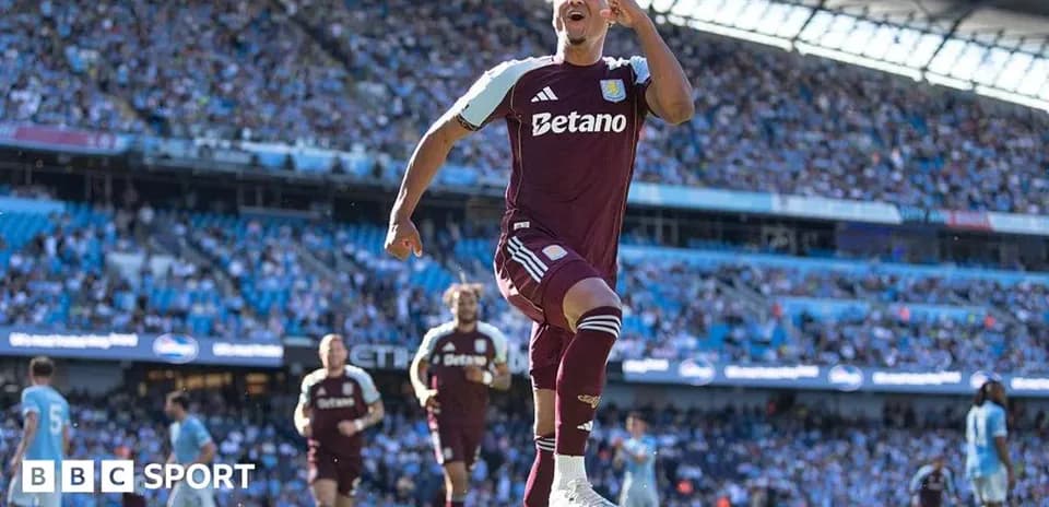 Joueur d'Aston Villa célébrant un but au stade