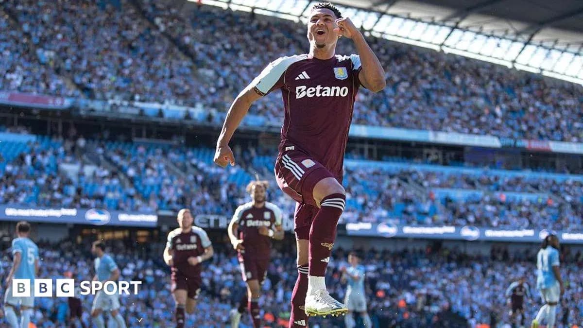 Joueur d'Aston Villa célébrant un but au stade
