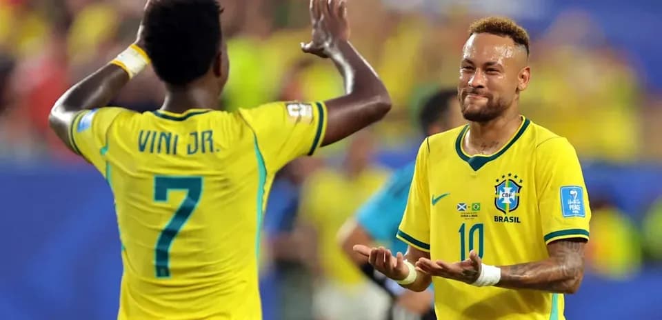 Neymar et Vinícius Jr. célébrant un but ensemble