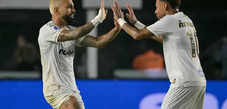 Joueurs célébrant un but lors d'un match
