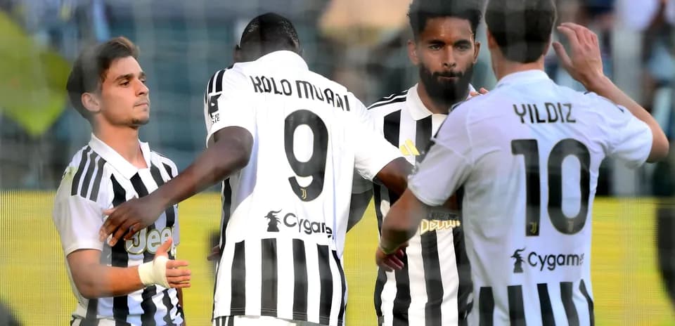 Joueurs de la Juventus célébrant un but ensemble