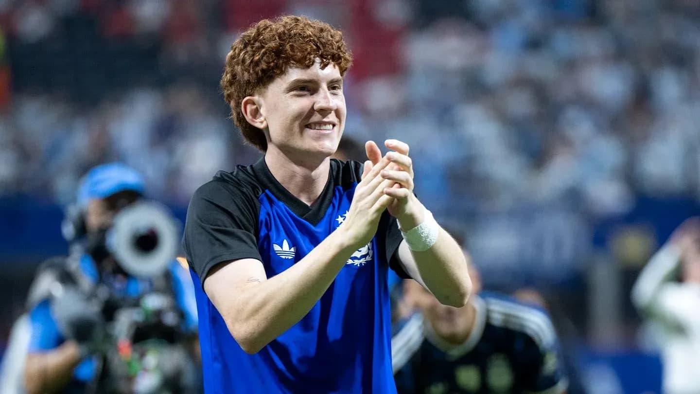 Joueur applaudissant après le match dans le stade