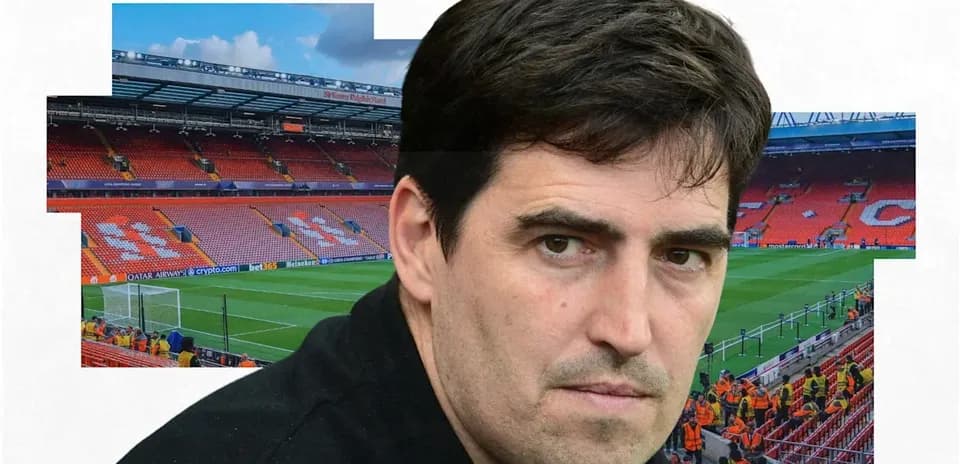 Homme au premier plan avec stade en arrière-plan