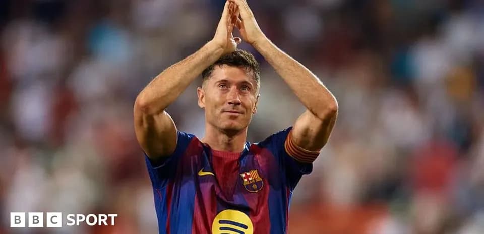 Joueur applaudissant les supporters après le match