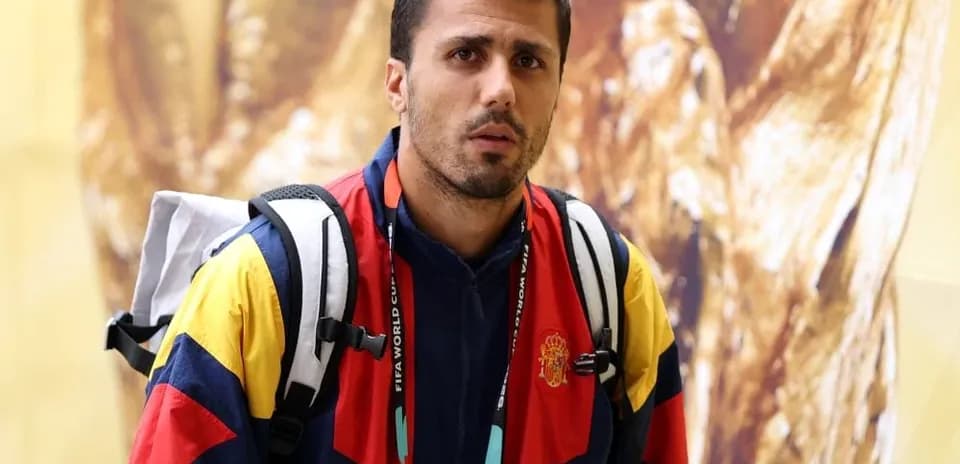 Joueur en tenue d'équipe avec sac à dos
