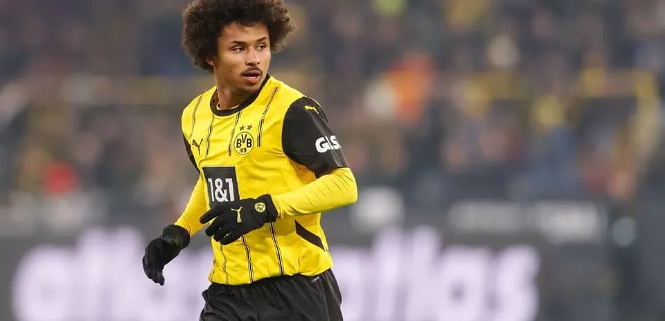 Joueur de Borussia Dortmund en action sur le terrain