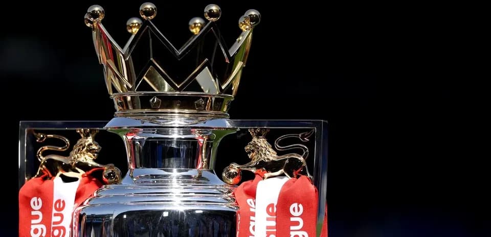 Trophée de la Premier League avec couronne dorée