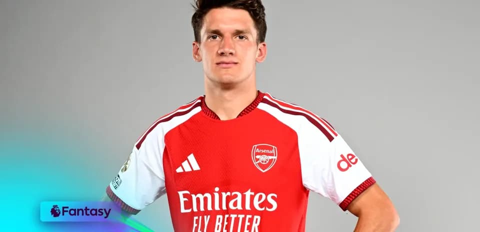 Joueur d'Arsenal en maillot rouge sur fond gris
