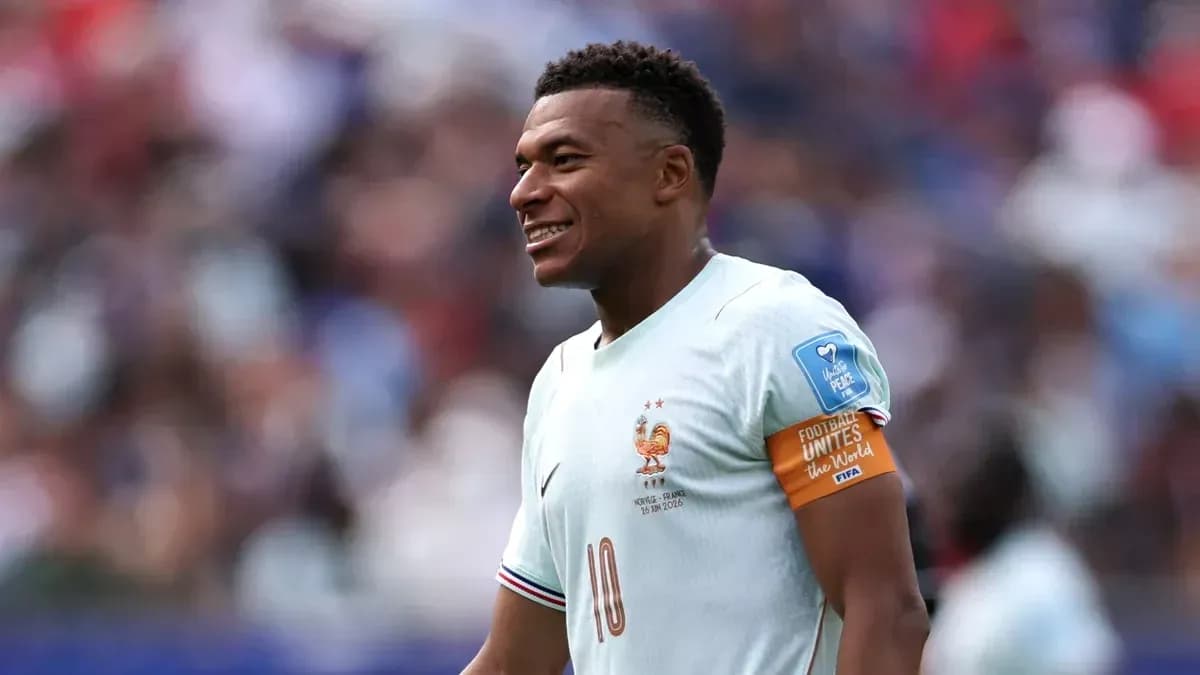 Kylian Mbappé en maillot de l'équipe de France