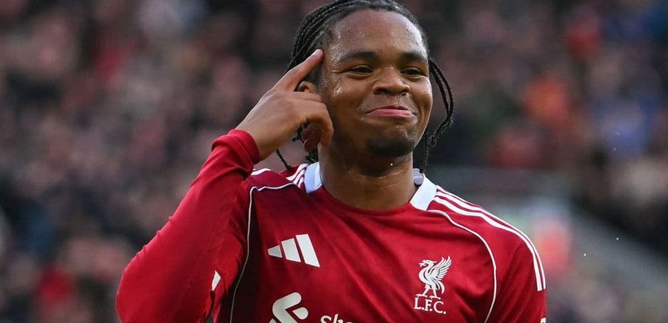 Joueur de Liverpool célébrant un but au stade