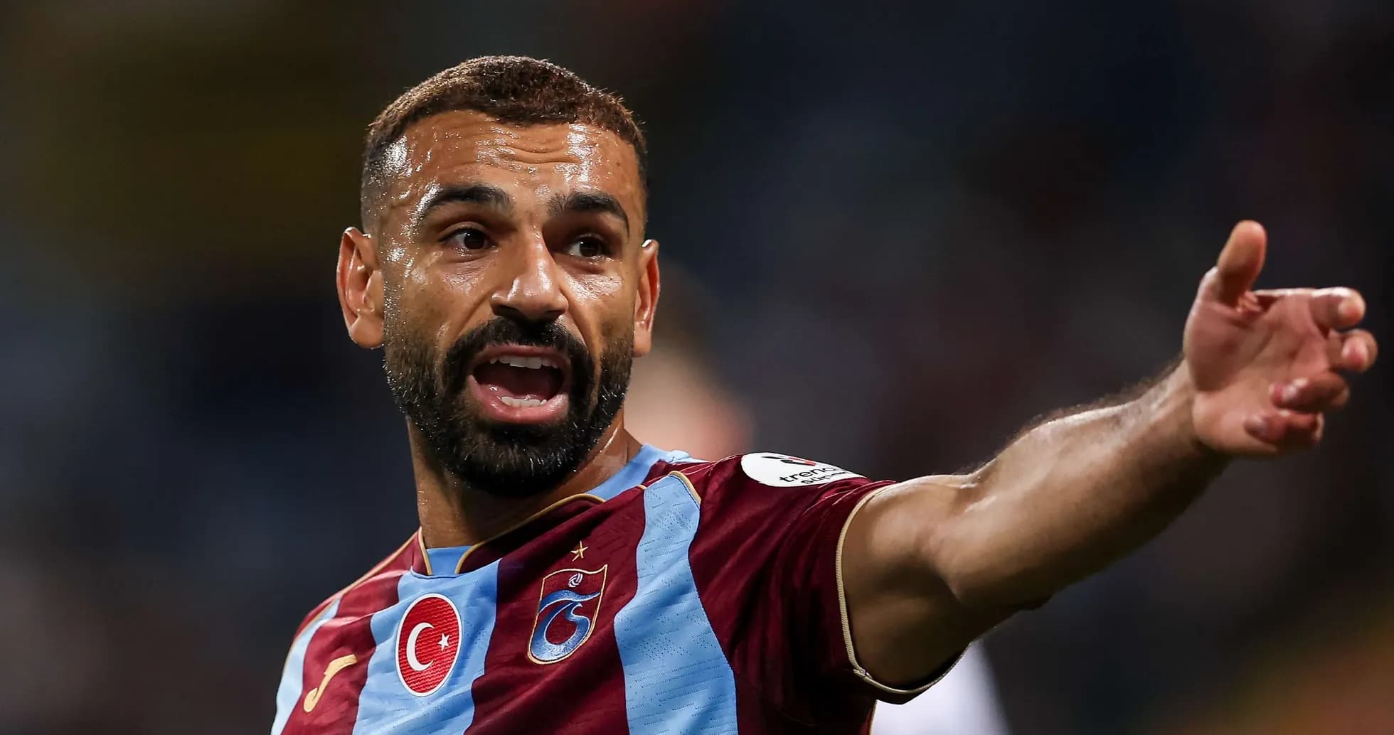 Joueur de Trabzonspor en action pendant le match