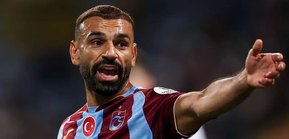 Joueur de Trabzonspor en action pendant le match