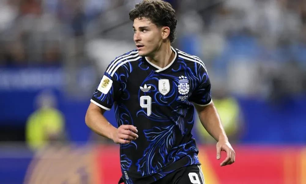Joueur argentin en action sur le terrain