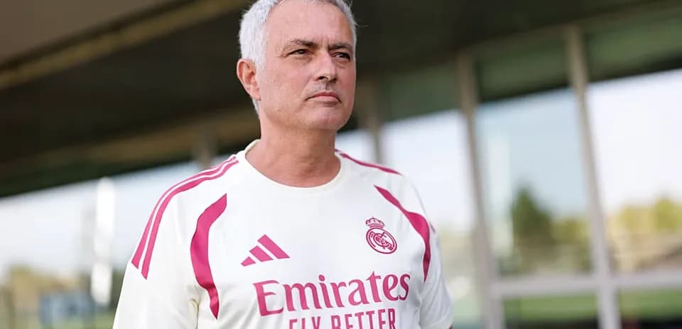 Entraîneur portant un maillot du Real Madrid