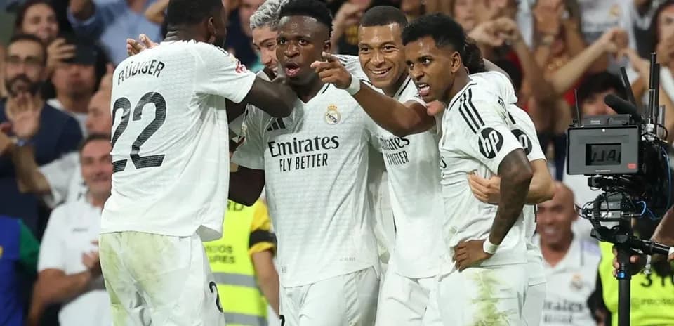 Joueurs de Real Madrid célébrant un but