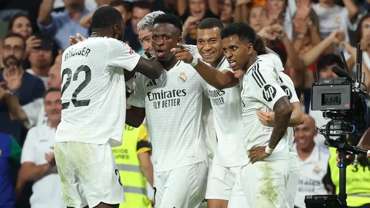 Joueurs de Real Madrid célébrant un but