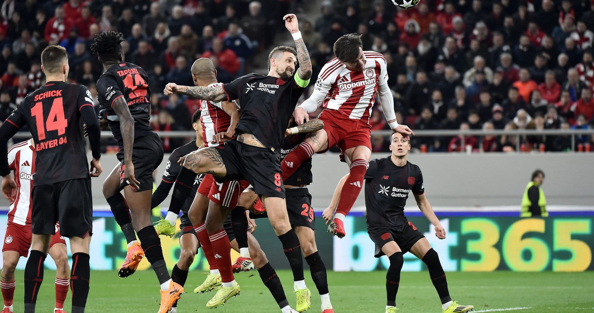 Bayer Leverkusen s'impose 2-0 contre Olympiakos en Champions League