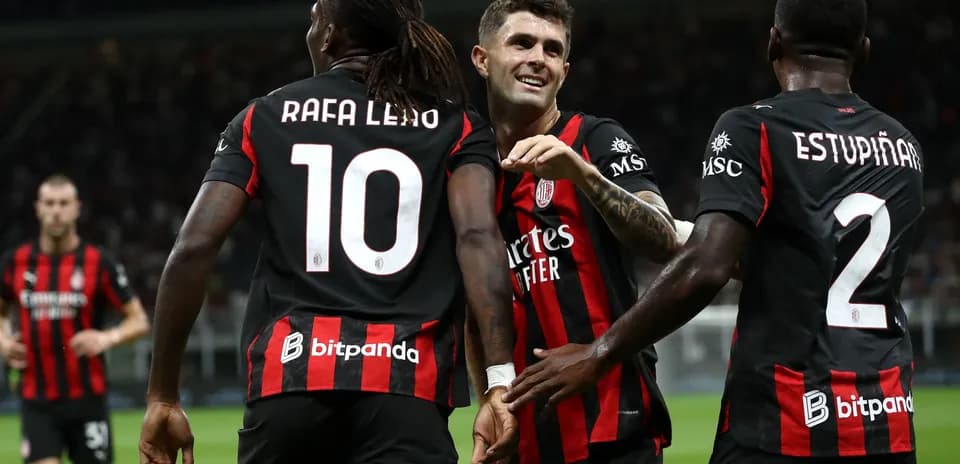 Joueurs célébrant un but lors d'un match