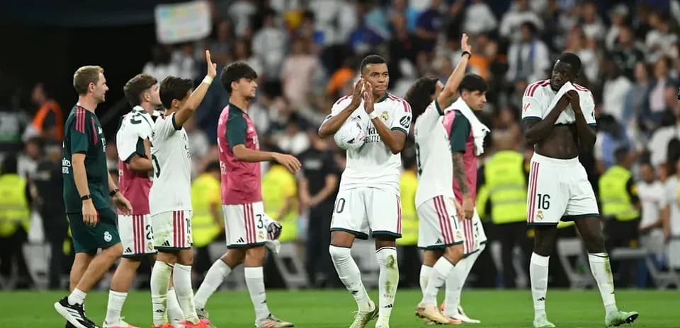Joueurs du Real Madrid saluant les supporters après le match