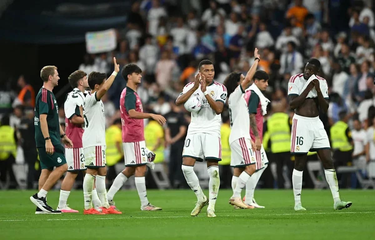 Joueurs du Real Madrid saluant les supporters après le match