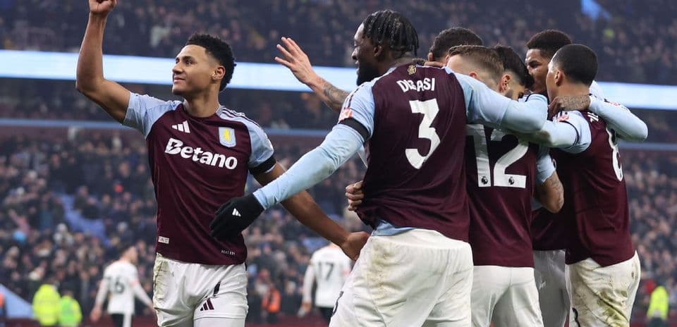 Joueurs d'Aston Villa célébrant un but