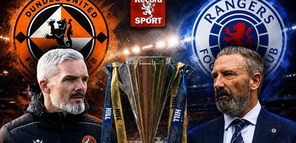 Entraîneurs de Dundee United et Rangers avec trophée