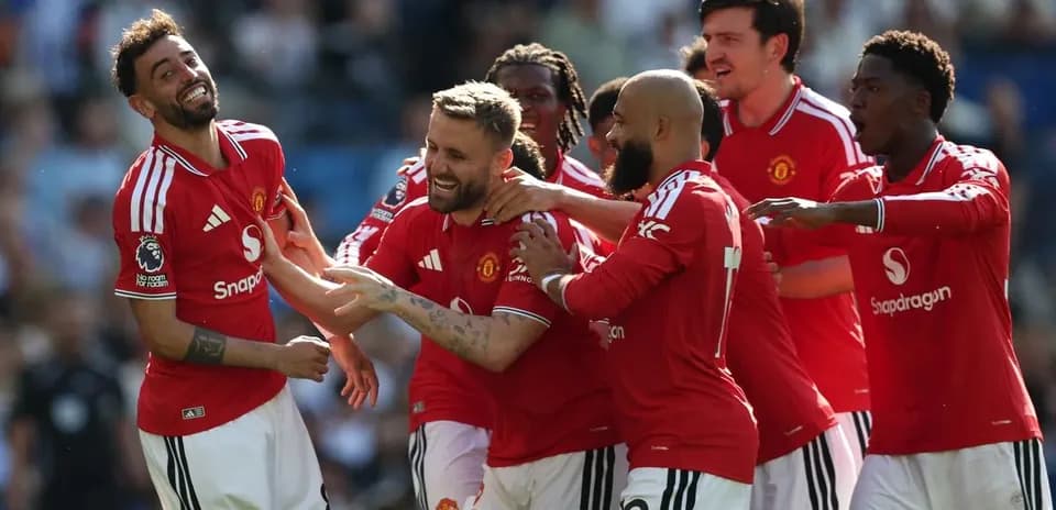 Joueurs de Manchester United célèbrent un but