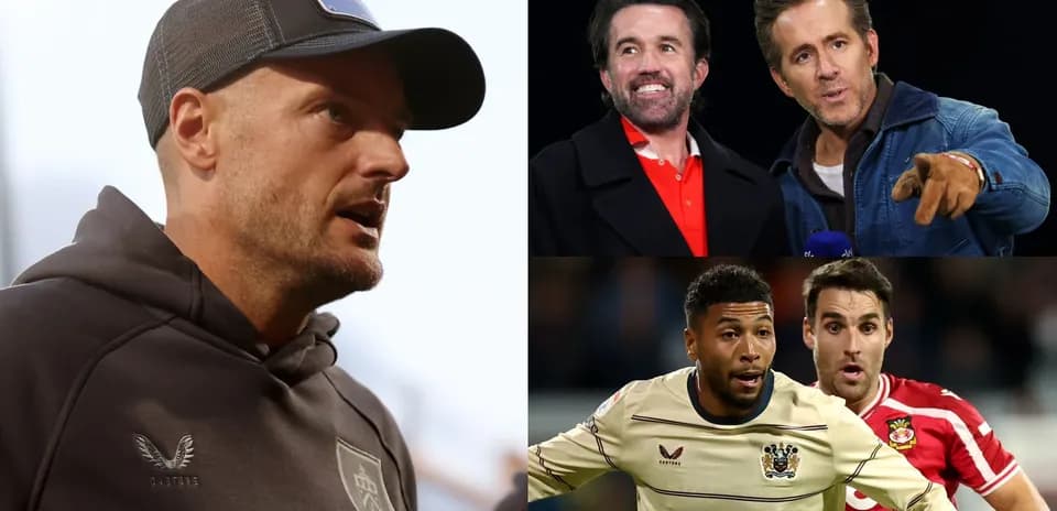 Entraîneur et acteurs discutant lors d'un match