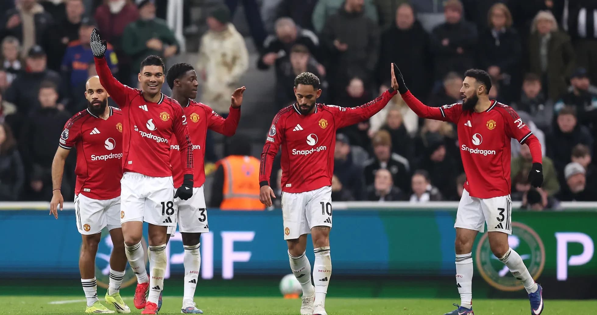 Joueurs de Manchester United célébrant un but