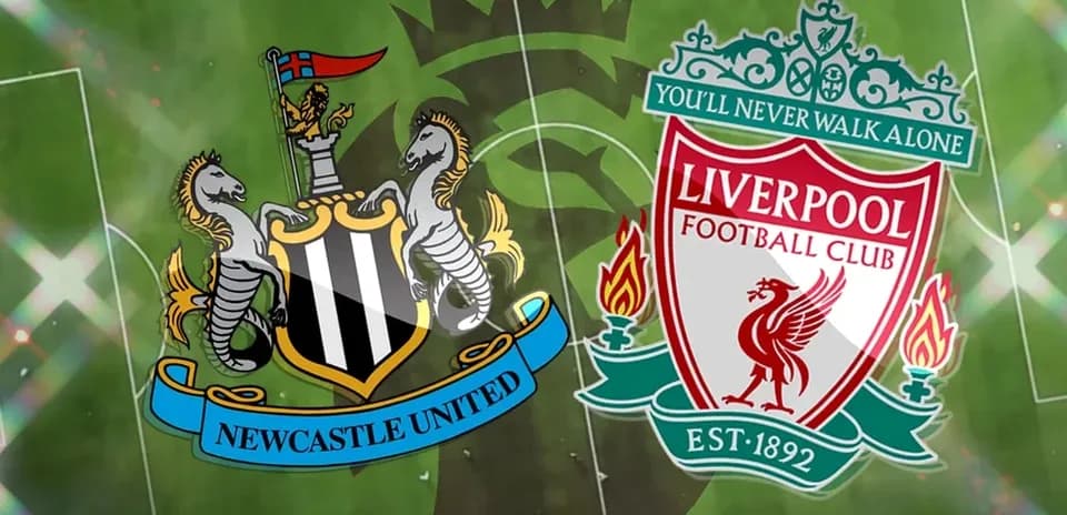 Logos de Newcastle United et Liverpool FC sur terrain