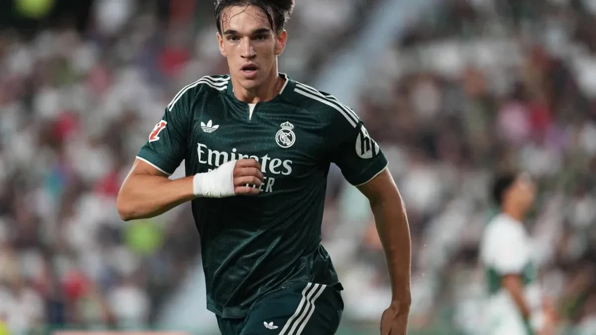 Joueur du Real Madrid courant sur le terrain