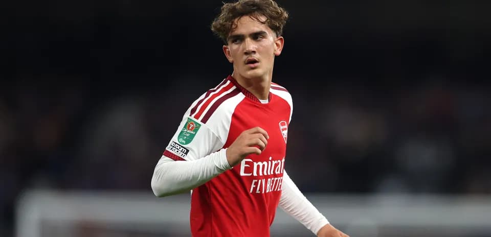 Joueur d'Arsenal en action sur le terrain