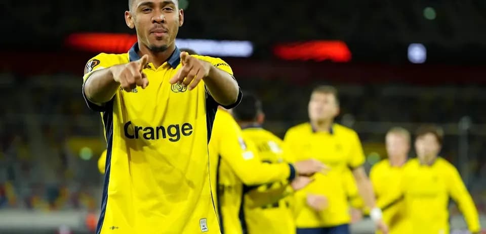 Joueur célébrant avec ses coéquipiers après un match