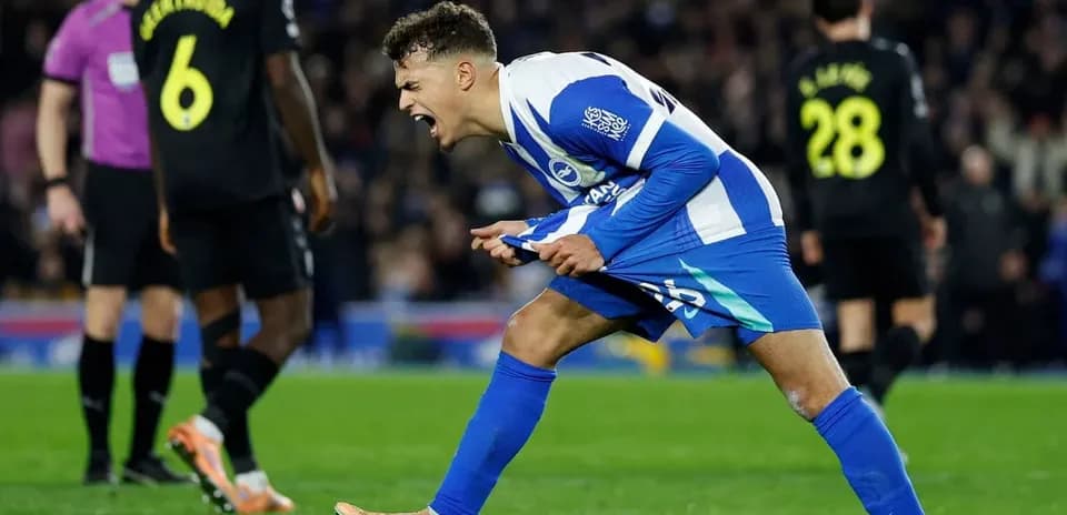 Joueur de Brighton célébrant un but