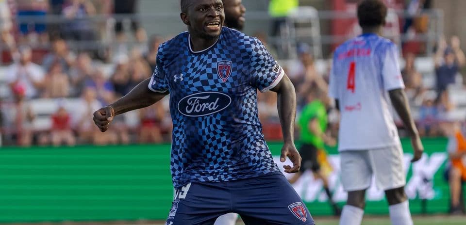 Joueur d'Indy Eleven célébrant un but