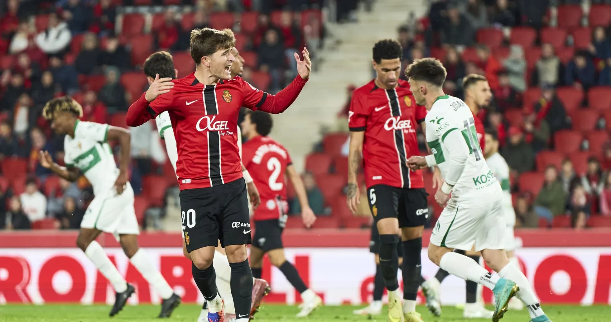 Joueurs de Mallorca célébrant un but