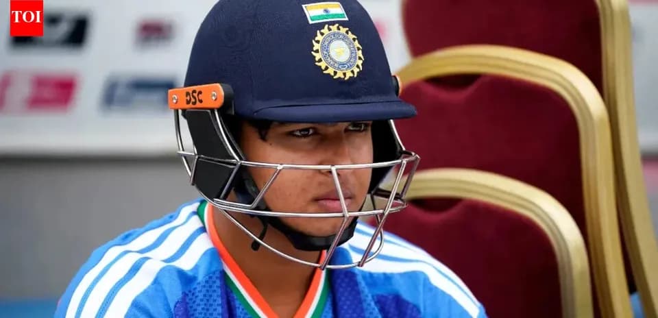 Joueur de cricket portant un casque et une tenue