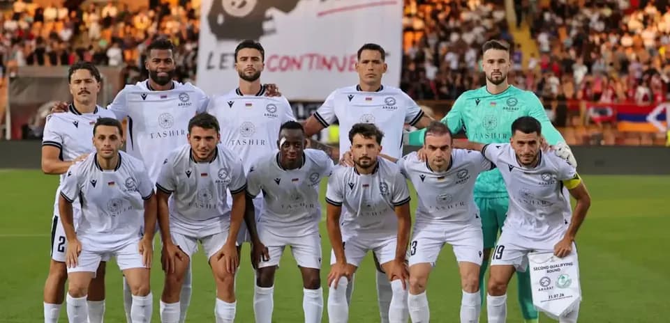 Équipe d'Ararat-Armenia avant un match