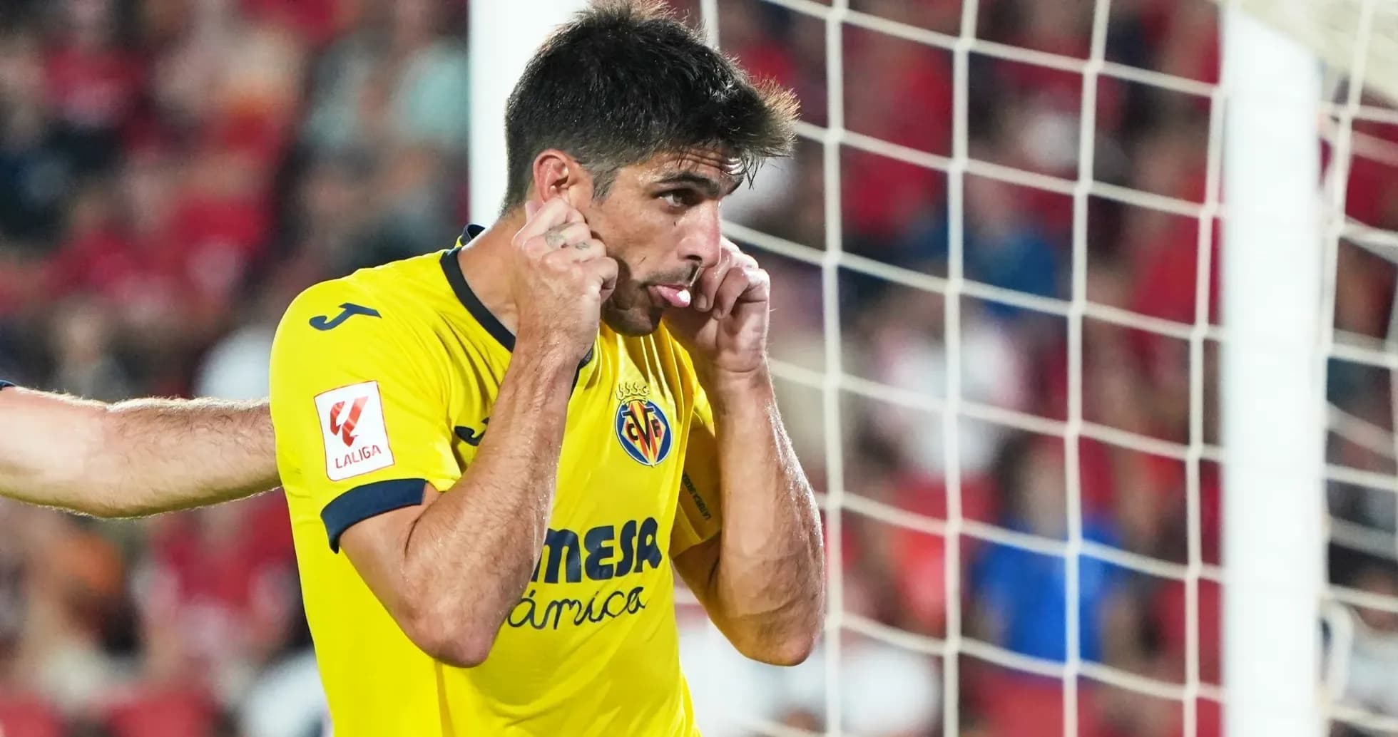 Joueur de Villarreal en action lors du match
