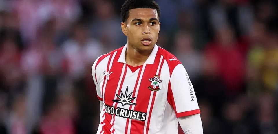 Joueur de Southampton FC en action sur le terrain