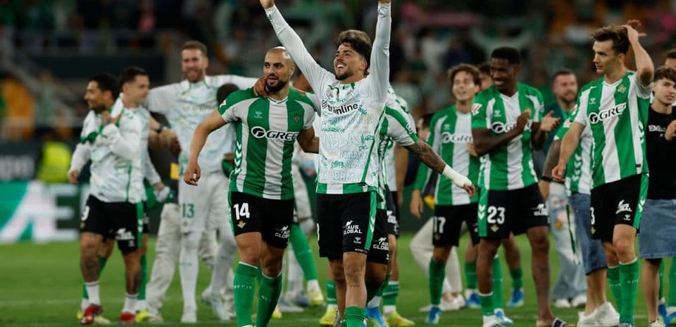Joueurs de Real Betis célébrant une victoire