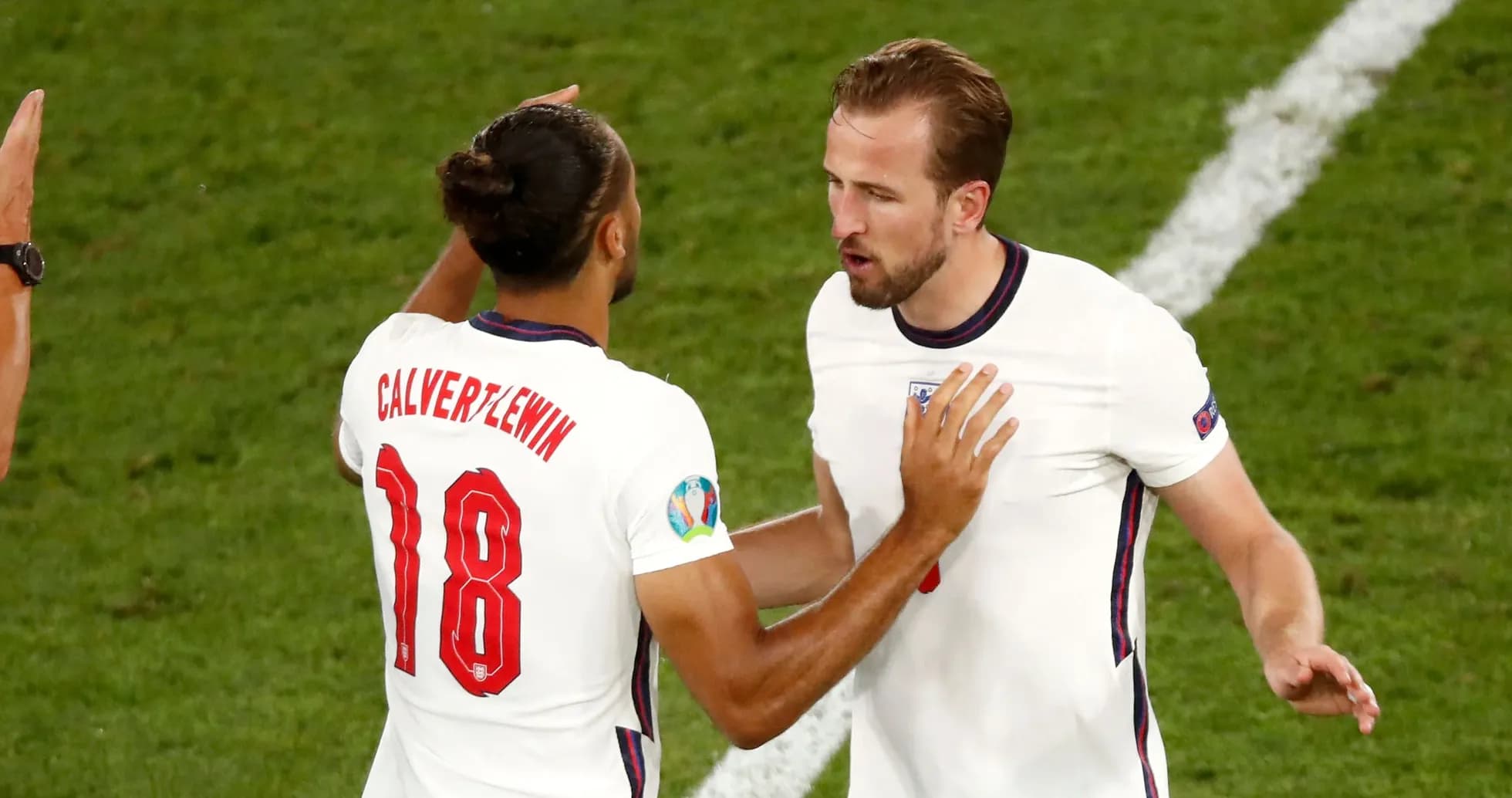 Calvert-Lewin et Kane célébrant un but ensemble