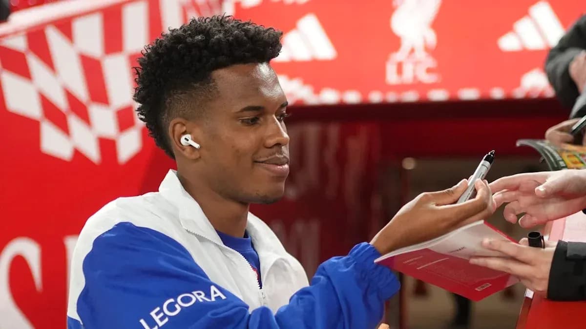 Joueur signant un autographe lors d'un événement