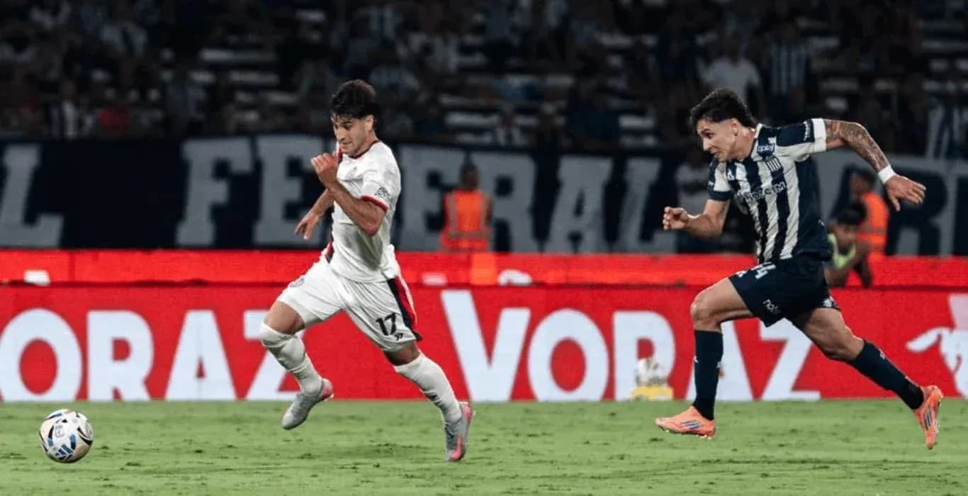 Joueurs en action lors du match San Lorenzo vs Talleres